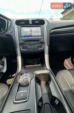 Седан Ford Fusion 2017 в 