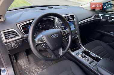 Седан Ford Fusion 2019 в 