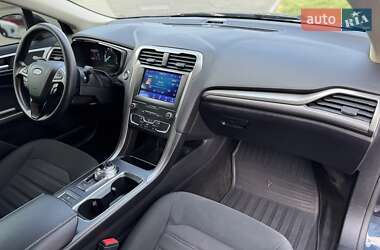 Седан Ford Fusion 2019 в 