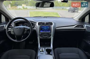 Седан Ford Fusion 2019 в 
