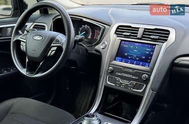 Седан Ford Fusion 2019 в 