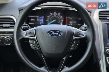 Седан Ford Fusion 2019 в 