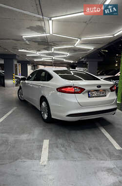 Седан Ford Fusion 2013 в 
