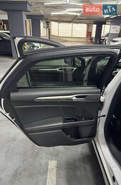 Седан Ford Fusion 2013 в 