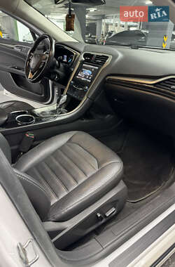 Седан Ford Fusion 2013 в 