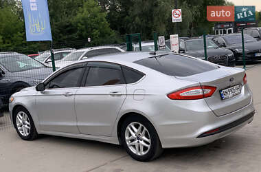 Седан Ford Fusion 2015 в 