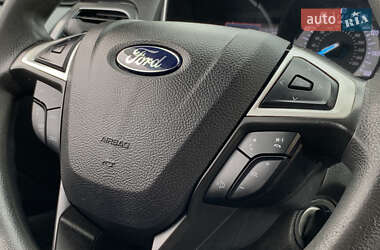 Седан Ford Fusion 2015 в 
