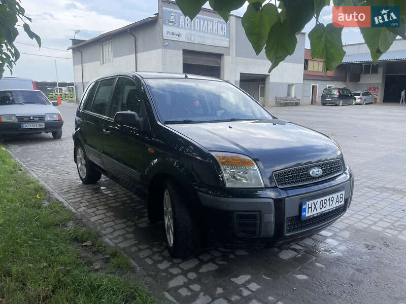 Хэтчбек Ford Fusion 2006 в Теофиполе