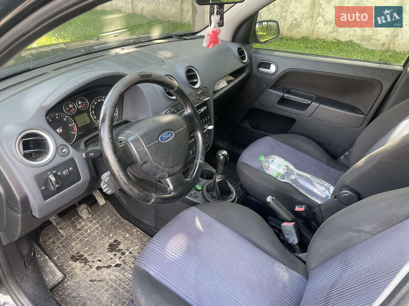 Хэтчбек Ford Fusion 2006 в Теофиполе
