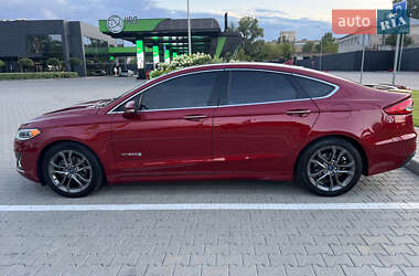 Седан Ford Fusion 2019 в 