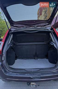 Хэтчбек Ford Fusion 2010 в 