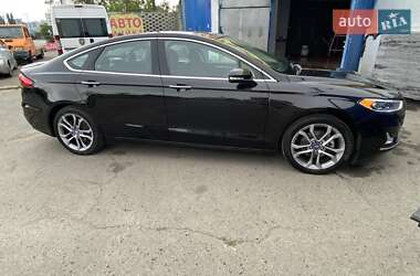 Седан Ford Fusion 2019 в 