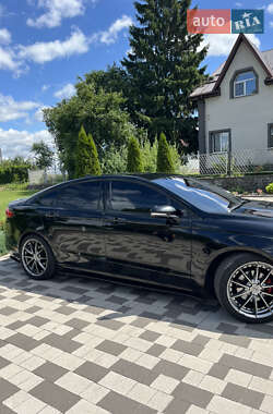 Седан Ford Fusion 2015 в 