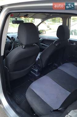 Хэтчбек Ford Fusion 2006 в 
