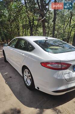 Седан Ford Fusion 2015 в 
