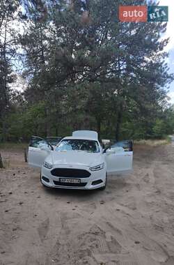 Седан Ford Fusion 2015 в 