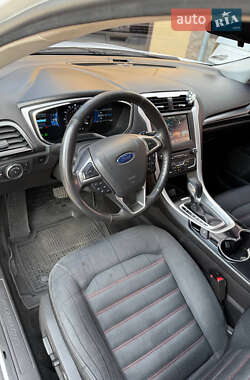 Седан Ford Fusion 2015 в 