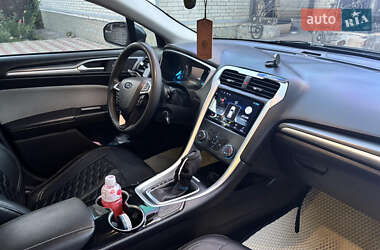 Седан Ford Fusion 2016 в 