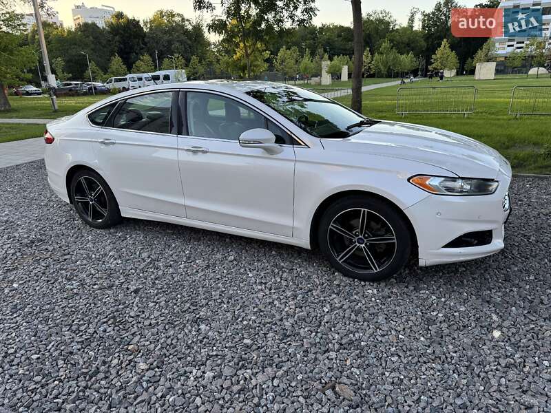 Седан Ford Fusion 2014 в Львові