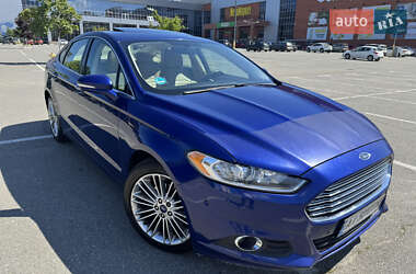 Седан Ford Fusion 2015 в 