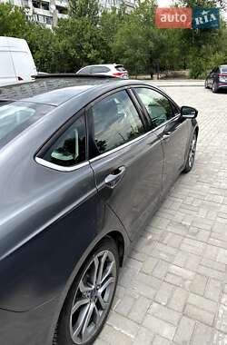 Седан Ford Fusion 2016 в 