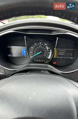 Седан Ford Fusion 2016 в 