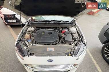 Седан Ford Fusion 2016 в 
