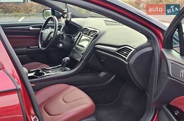 Седан Ford Fusion 2015 в 