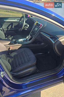 Седан Ford Fusion 2013 в 