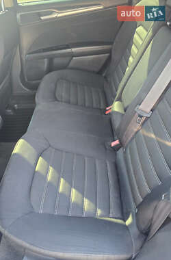 Седан Ford Fusion 2013 в 