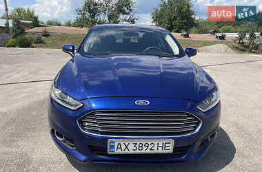 Седан Ford Fusion 2015 в 