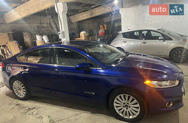 Седан Ford Fusion 2015 в 