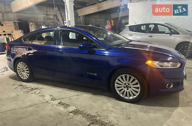 Седан Ford Fusion 2015 в 