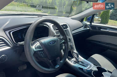 Седан Ford Fusion 2015 в 