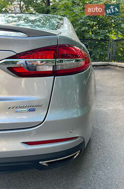 Седан Ford Fusion 2020 в 