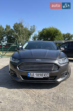 Седан Ford Fusion 2015 в 