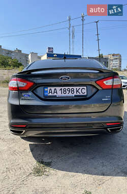 Седан Ford Fusion 2015 в 