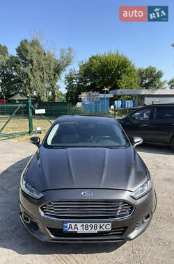 Седан Ford Fusion 2015 в 