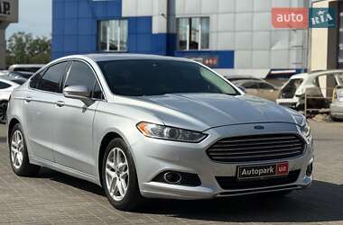 Седан Ford Fusion 2015 в 