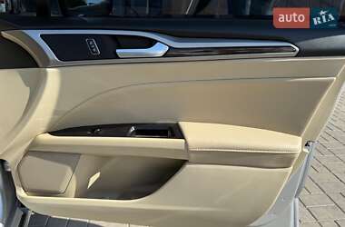 Седан Ford Fusion 2015 в 