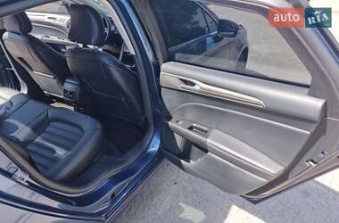 Седан Ford Fusion 2017 в 