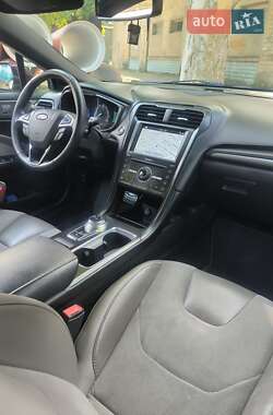 Седан Ford Fusion 2017 в 