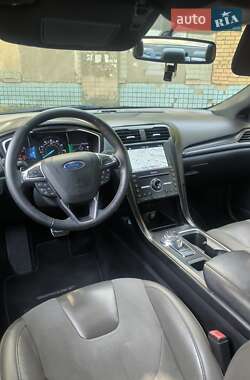 Седан Ford Fusion 2017 в 