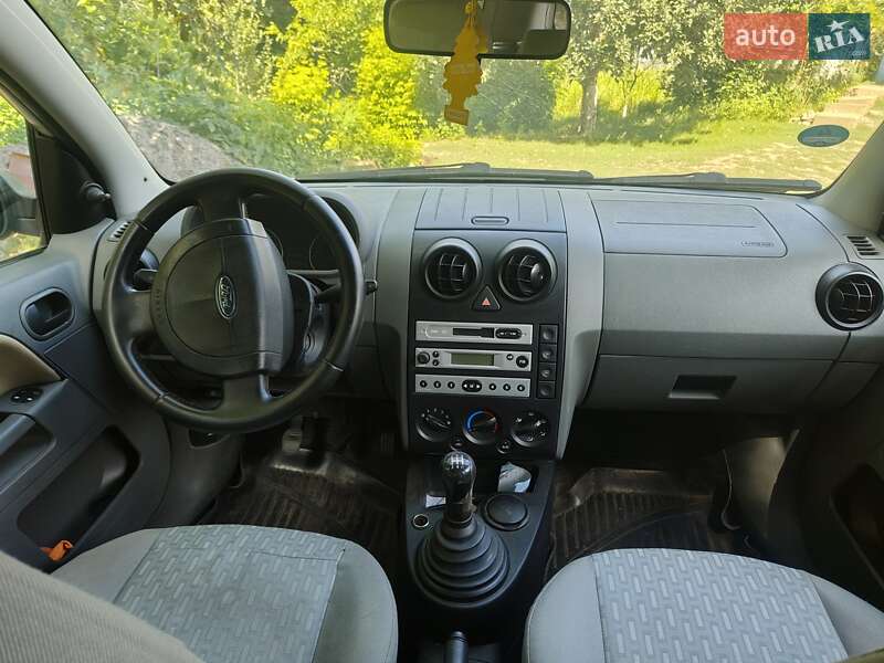 Хетчбек Ford Fusion 2004 в Теплику