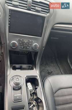 Седан Ford Fusion 2017 в 