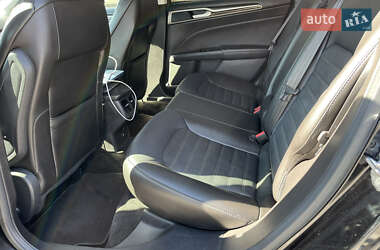 Седан Ford Fusion 2015 в 