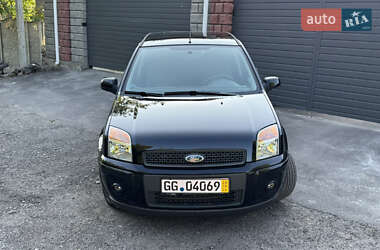 Хэтчбек Ford Fusion 2010 в 
