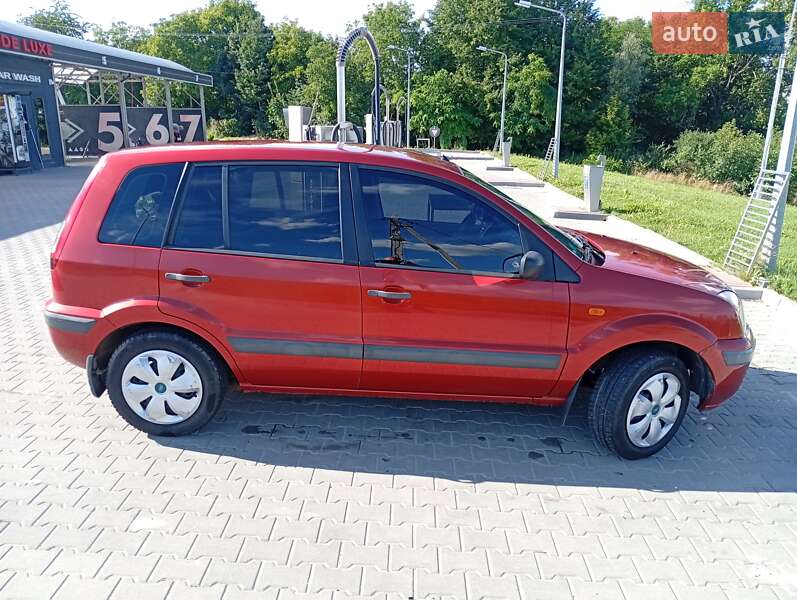 Хэтчбек Ford Fusion 2008 в Львове