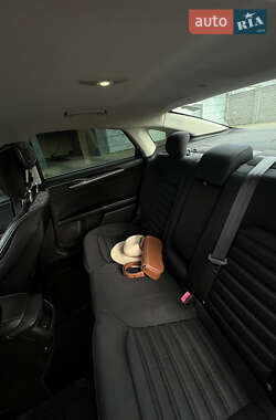 Седан Ford Fusion 2013 в 