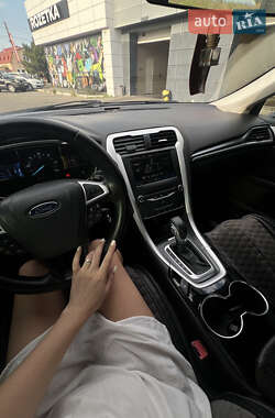 Седан Ford Fusion 2013 в 